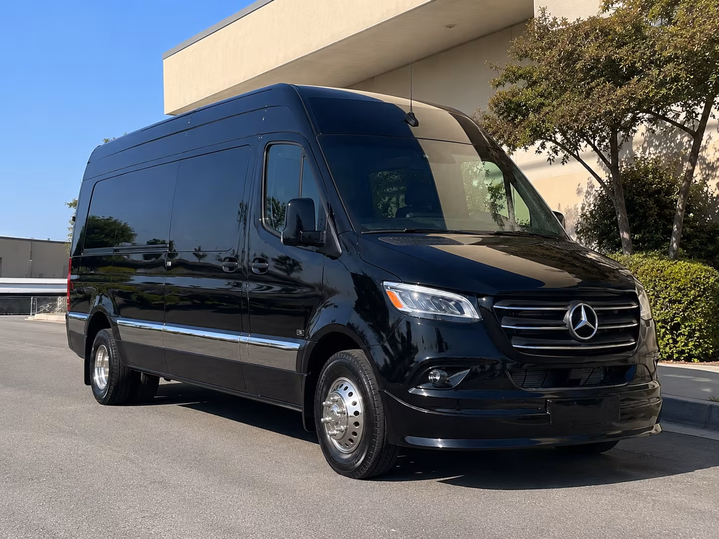 find the perfect transportation for your next airport transfer 3